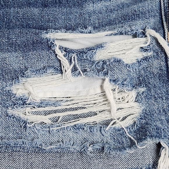 American Eagle Tomgirl distressed denim shorts 8 - Picture 7 of 16